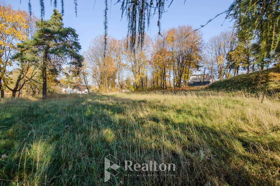 Puikioje ir ramioje vietoje parduodamas 25 arų sklypas tinkantis mažaaukščių namų kvartalui vystyti.-image-270596005