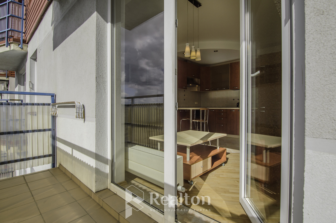 Nuomojamas šviesus 2 kambarių butas su puikiu panoraminiu vaizdu!-image-280163395