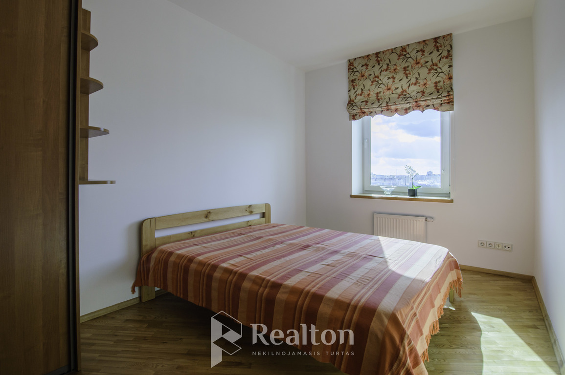 Nuomojamas šviesus 2 kambarių butas su puikiu panoraminiu vaizdu!-image-280163398