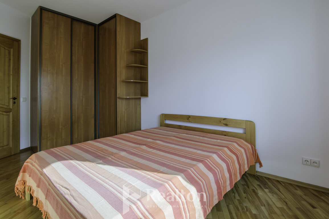 Nuomojamas šviesus 2 kambarių butas su puikiu panoraminiu vaizdu!-image-280163399