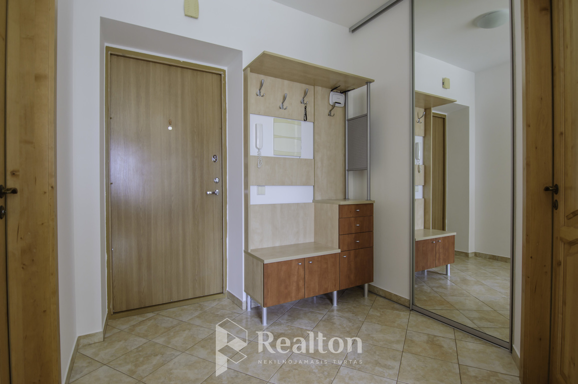 Nuomojamas šviesus 2 kambarių butas su puikiu panoraminiu vaizdu!-image-280163401