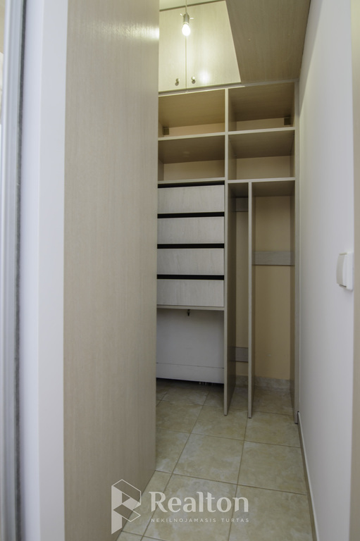 Nuomojamas šviesus 2 kambarių butas su puikiu panoraminiu vaizdu!-image-280163402