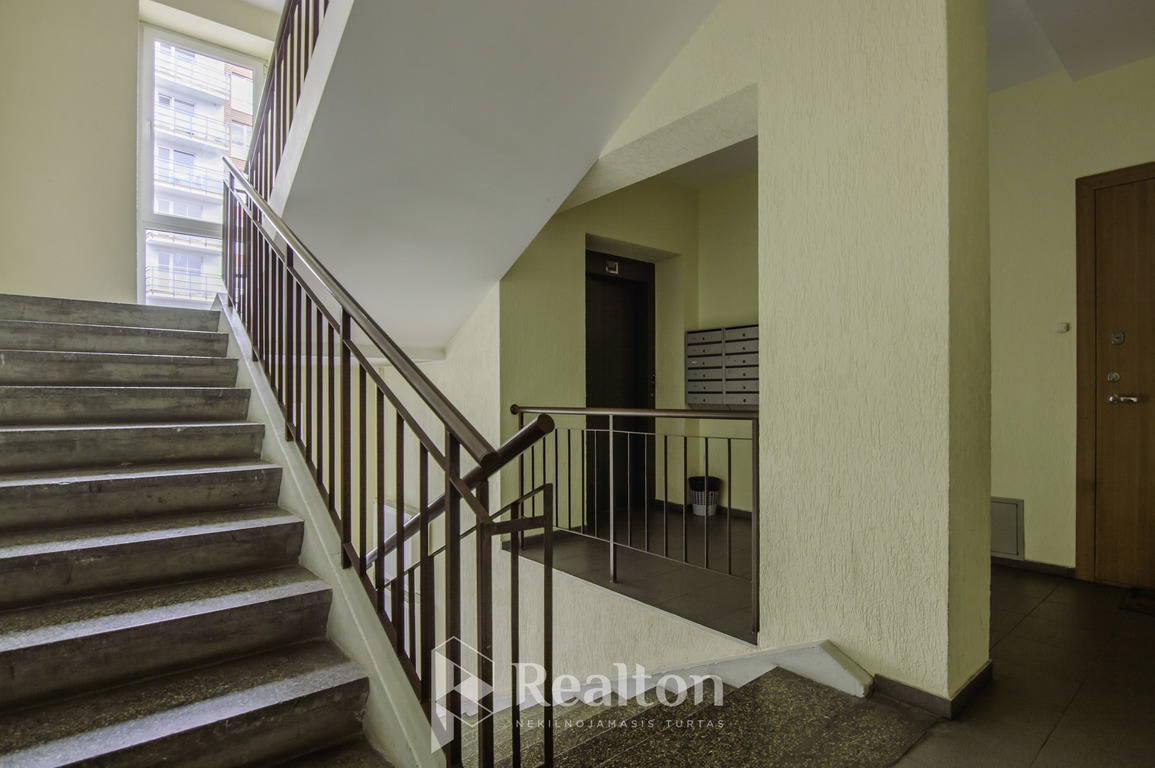 Nuomojamas šviesus 2 kambarių butas su puikiu panoraminiu vaizdu!-image-280163406