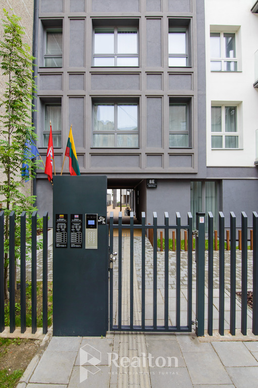 Nuomojamas puikiai įrengtas dviejų kambarių butas Naujamiestyje su parkavimo vieta po namu "Šaltinių namai" projekte.-image-295279936