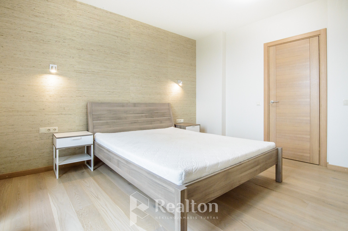 Nuomojamas 2 kambarių butas su parkavimo vieta A. Vivulskio g.!-image-270592733