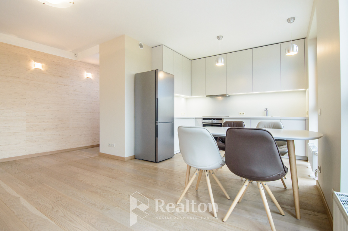 Nuomojamas 2 kambarių butas su parkavimo vieta A. Vivulskio g.!-image-270592723