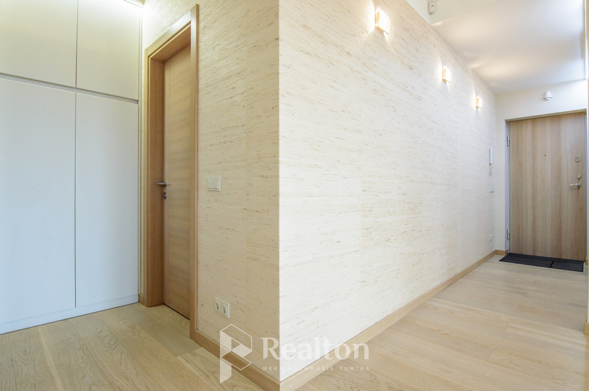 Nuomojamas 2 kambarių butas su parkavimo vieta A. Vivulskio g.!-image-270592735