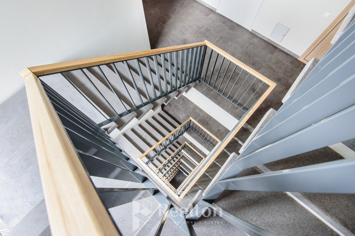 Nuomojamas 2 kambarių butas su parkavimo vieta A. Vivulskio g.!-image-270592740