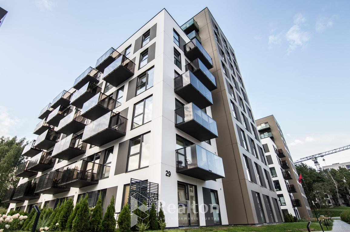 Nuomojamas 2 kambarių butas su parkavimo vieta!-image-270594738