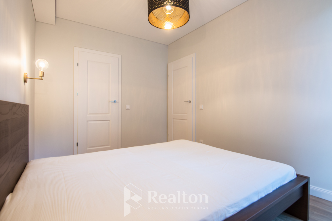 Nuomojamas 2 kambarių butas su parkavimo vieta!-image-270594728