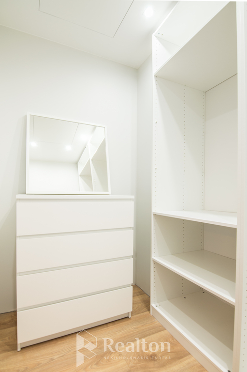 Nuomojamas 2 kambarių butas su parkavimo vieta!-image-270594729