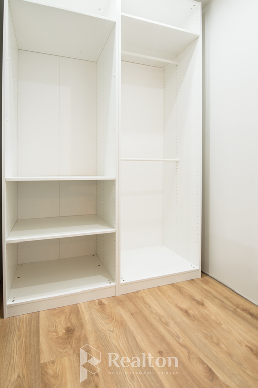 Nuomojamas 2 kambarių butas su parkavimo vieta!-image-270594730