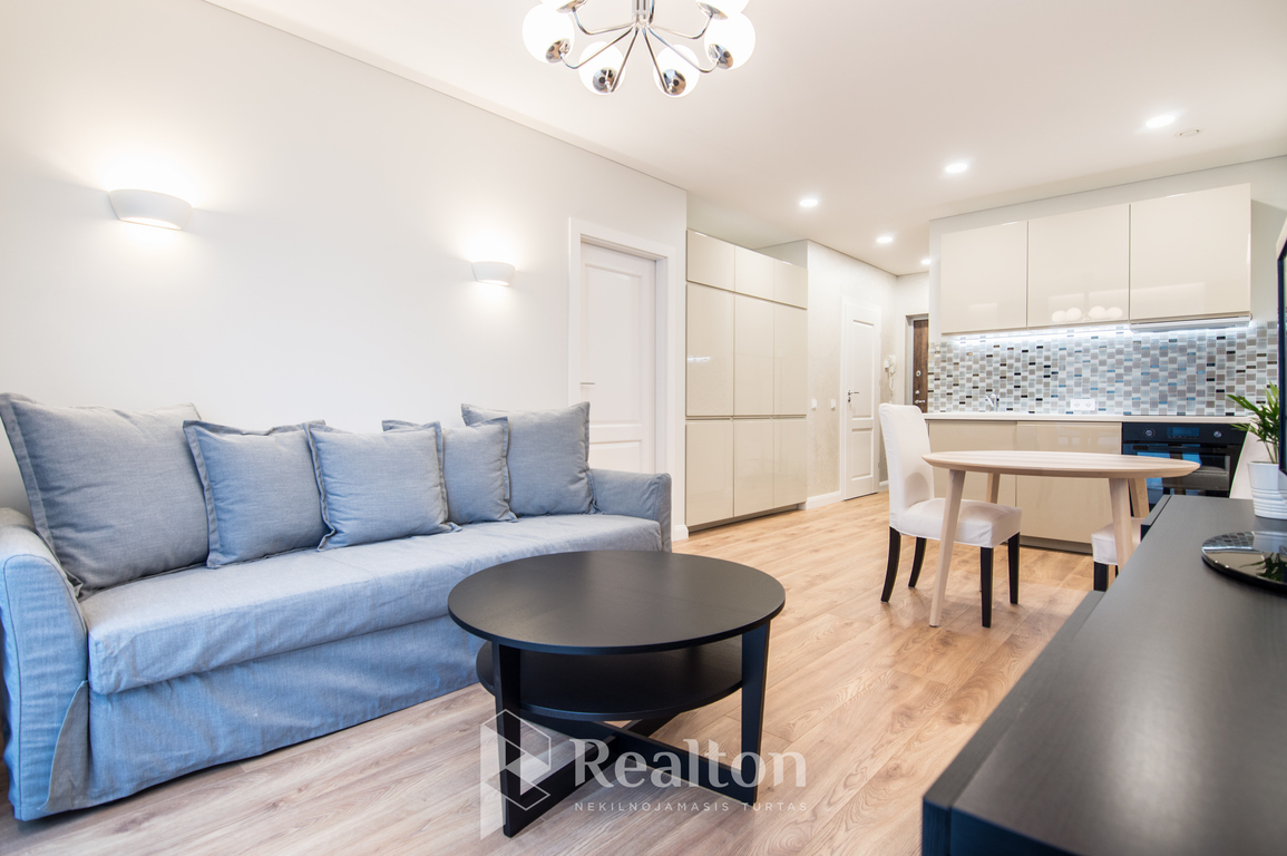 Nuomojamas 2 kambarių butas su parkavimo vieta!-image-270594722