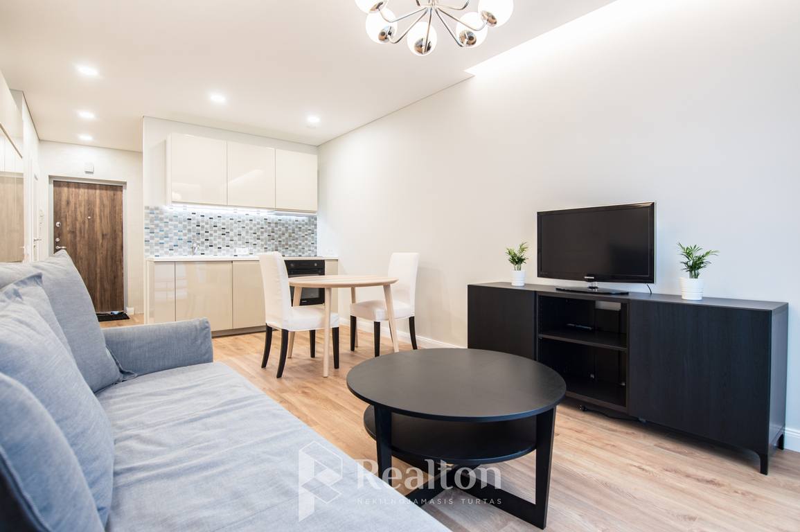 Nuomojamas 2 kambarių butas su parkavimo vieta!-image-270594721