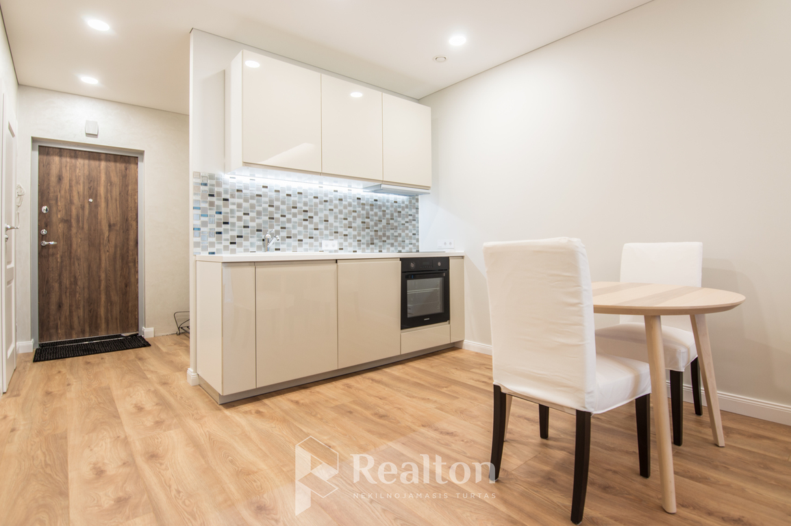 Nuomojamas 2 kambarių butas su parkavimo vieta!-image-270594724