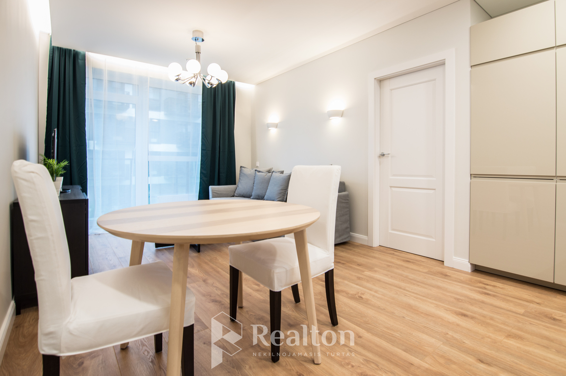 Nuomojamas 2 kambarių butas su parkavimo vieta!-image-270594726