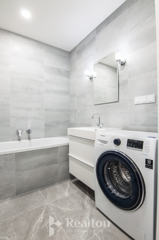 Nuomojamas 2 kambarių butas su parkavimo vieta!-image-270594732