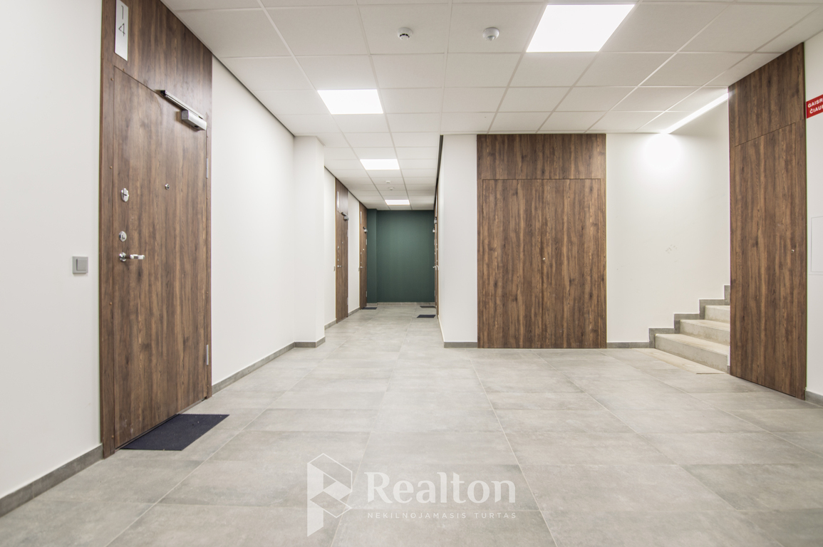 Nuomojamas 2 kambarių butas su parkavimo vieta!-image-270594736