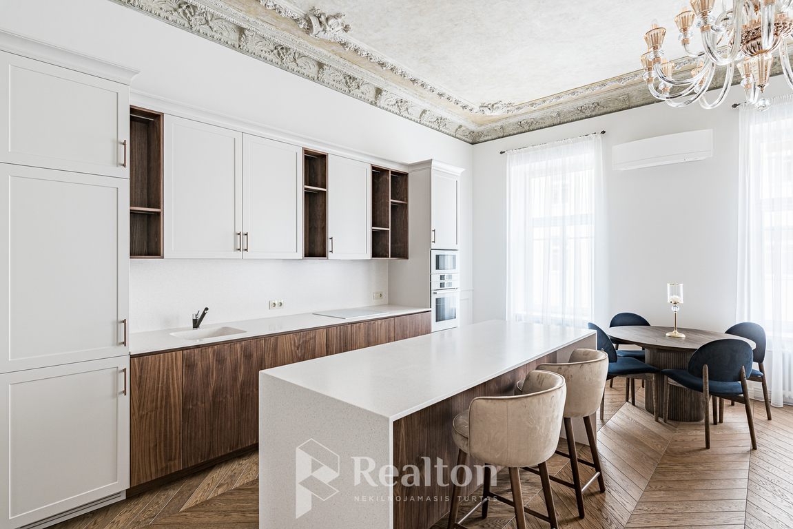 Nuomojamas butas Gedimino pr., Senamiestyje, Vilniuje, 80.5 kv.m ploto-image-278271311