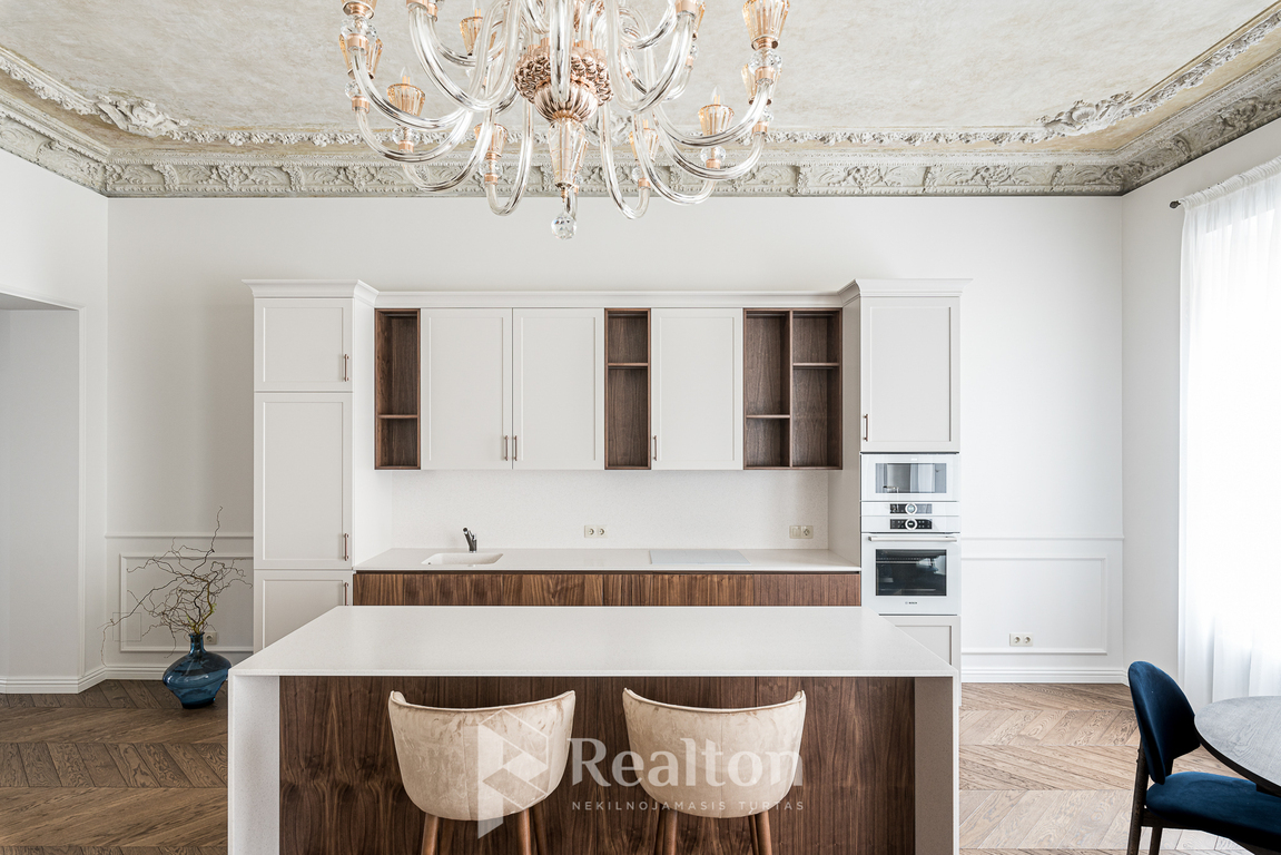 Nuomojamas butas Gedimino pr., Senamiestyje, Vilniuje, 80.5 kv.m ploto-image-278271312