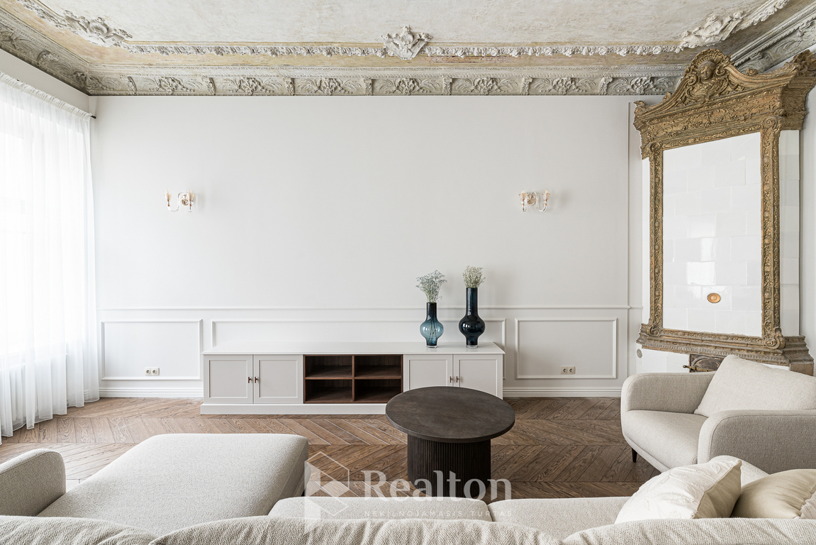 Nuomojamas butas Gedimino pr., Senamiestyje, Vilniuje, 80.5 kv.m ploto-image-278271317