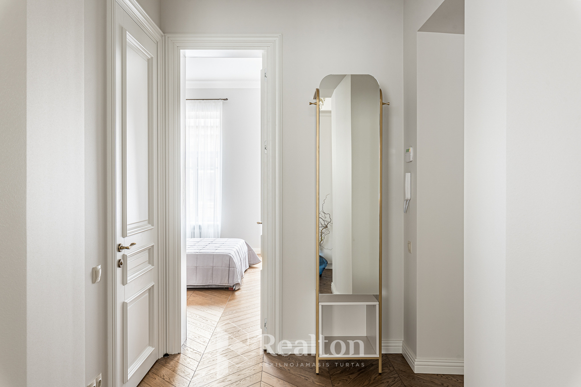 Nuomojamas butas Gedimino pr., Senamiestyje, Vilniuje, 80.5 kv.m ploto-image-278271319
