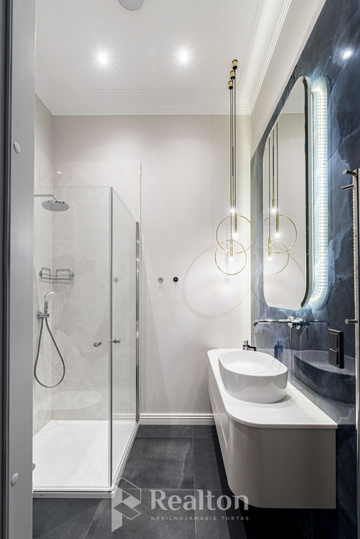 Nuomojamas butas Gedimino pr., Senamiestyje, Vilniuje, 80.5 kv.m ploto-image-278271326