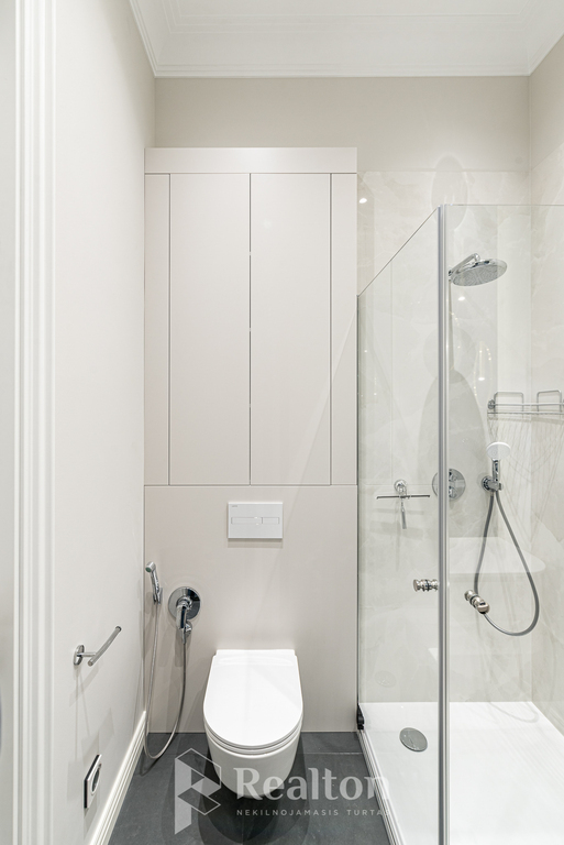 Nuomojamas butas Gedimino pr., Senamiestyje, Vilniuje, 80.5 kv.m ploto-image-278271328