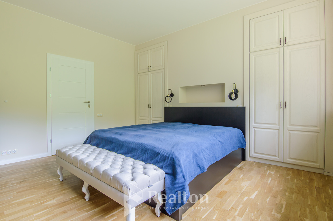 Parduodamas butas Korių g., Balsiuose, Vilniuje, 185 kv.m ploto-image-270595750