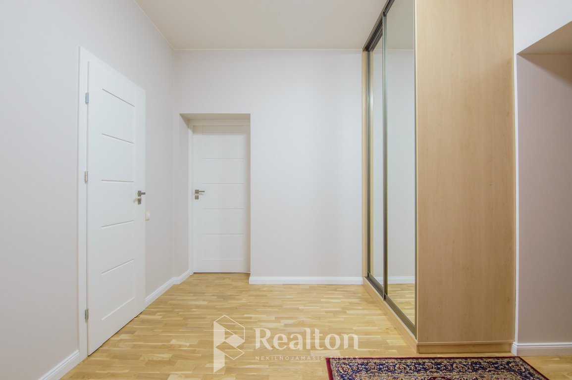 Parduodamas butas Korių g., Balsiuose, Vilniuje, 185 kv.m ploto-image-270595751