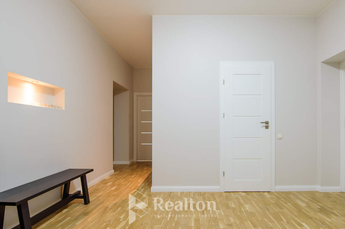 Parduodamas butas Korių g., Balsiuose, Vilniuje, 185 kv.m ploto-image-270595752