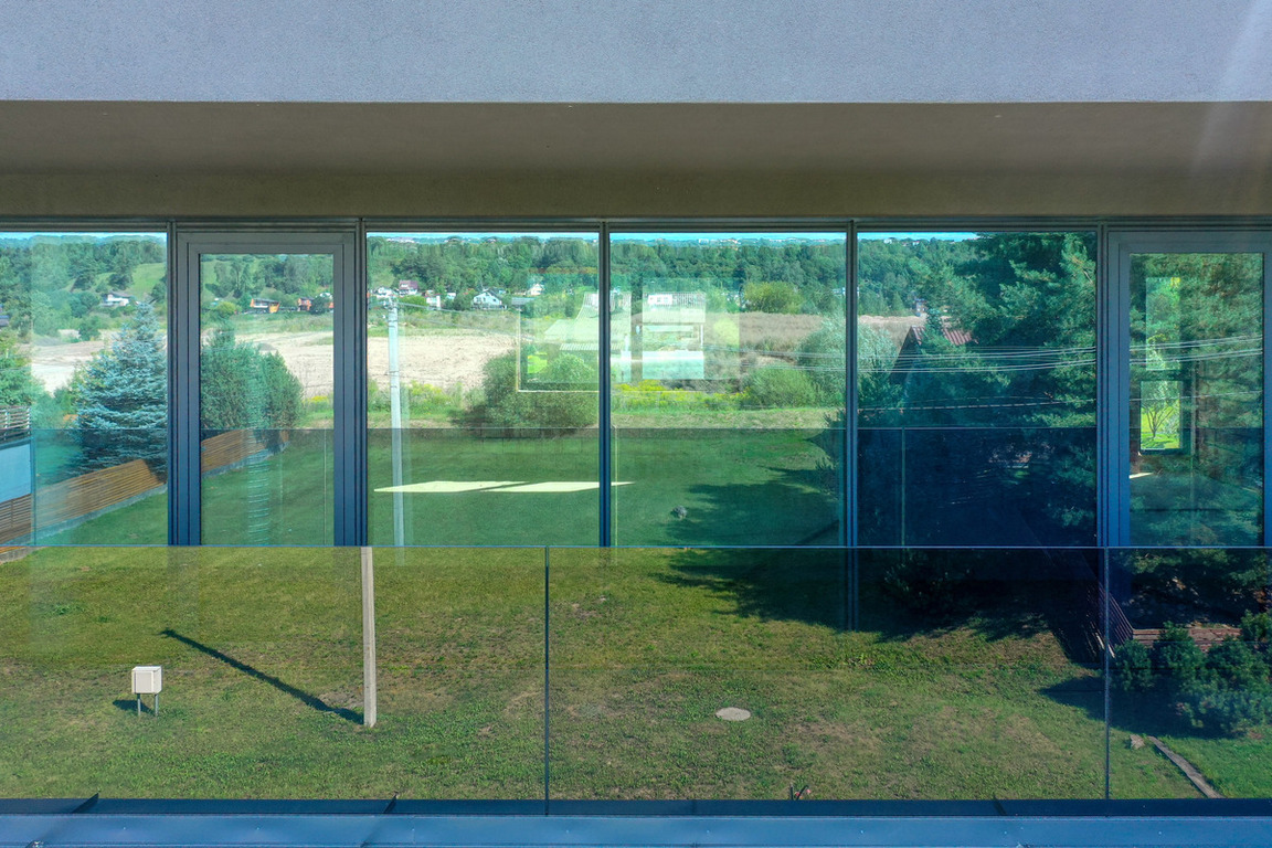 Modernus stiklo fasado namas Margavos g., Kaune, Kleboniškyje
