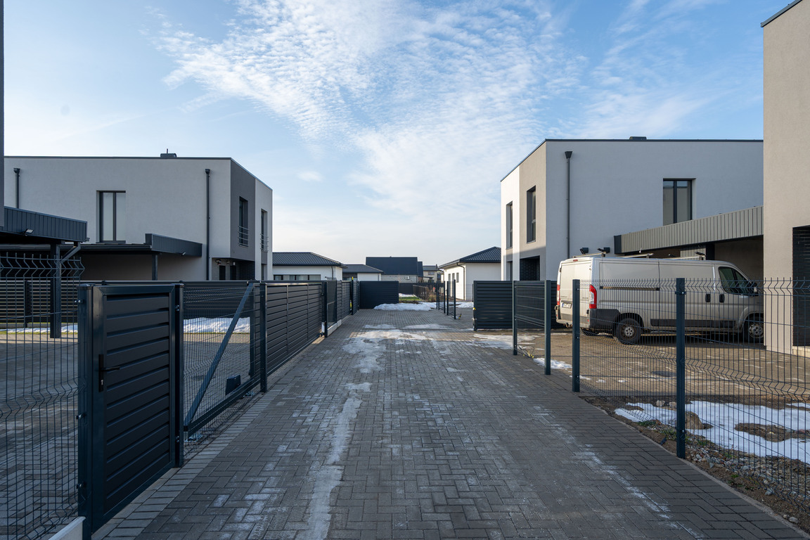 Įrengtas naujas namas su Garažu