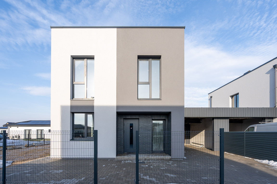 Įrengtas naujas namas su Garažu