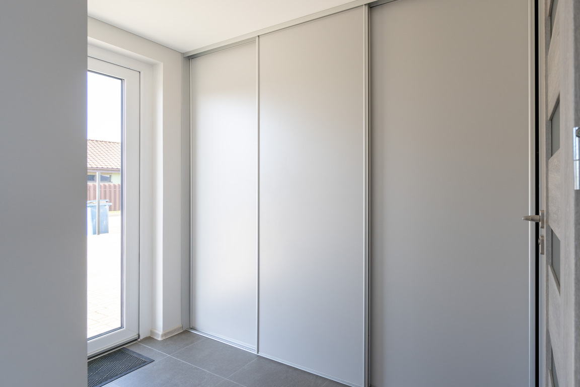 Įrengtas kotedžas ramiame priemiestyje