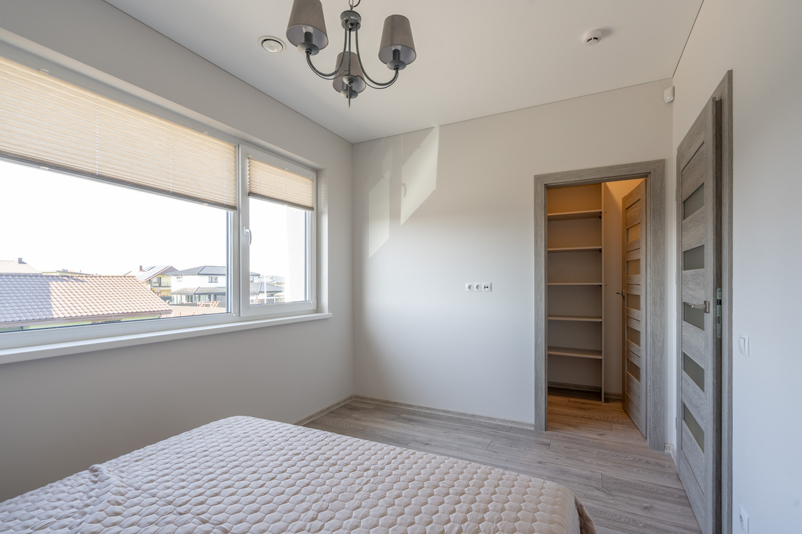 Įrengtas kotedžas ramiame priemiestyje