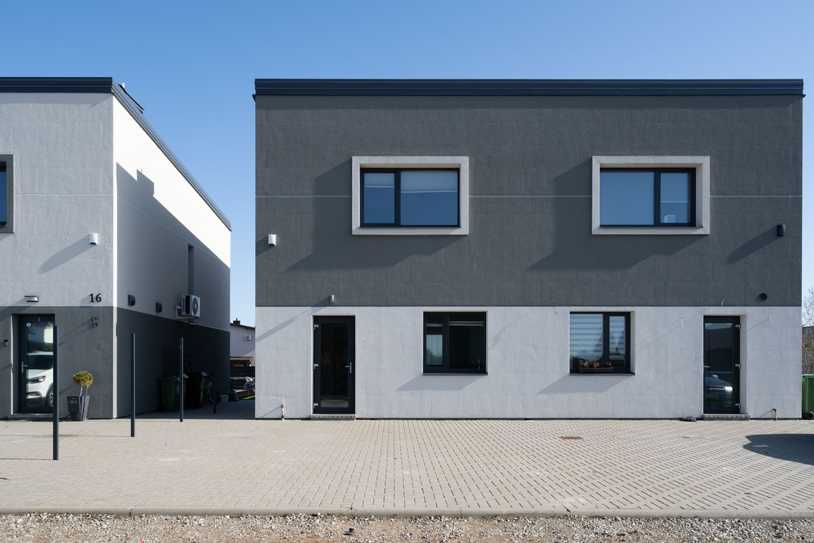 Įrengtas kotedžas ramiame priemiestyje