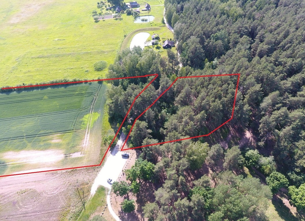 Šalia puikaus kraštovaizdžio. Tinka statyboms.