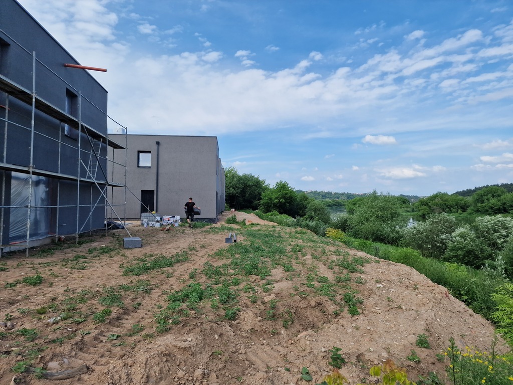 Namai ant Neries kranto