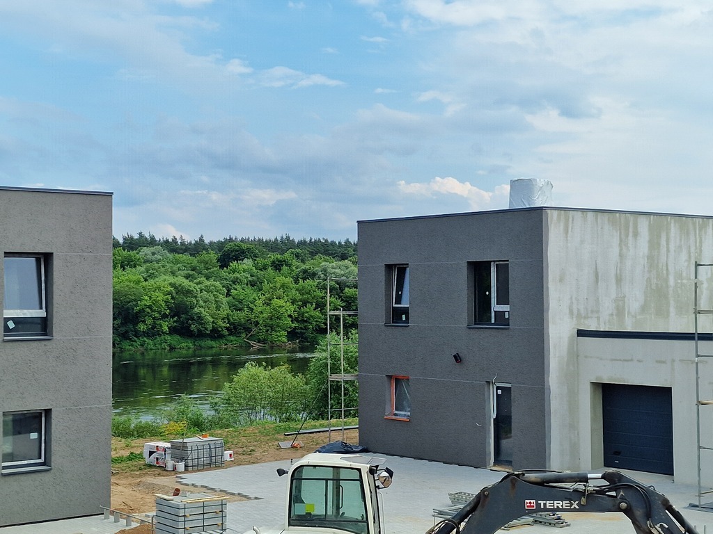 Namai ant Neries kranto