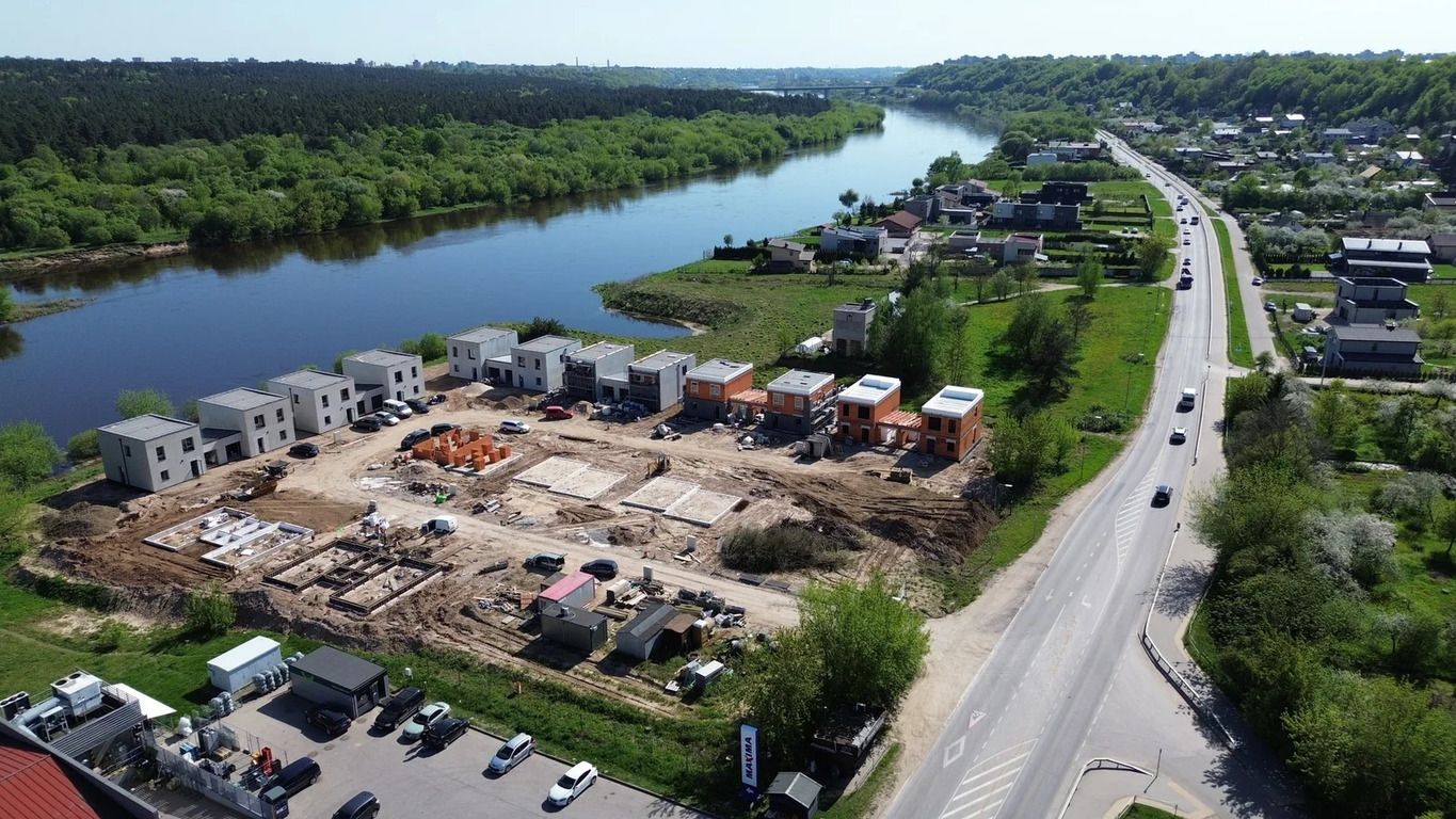 Naujas namas prie Neries