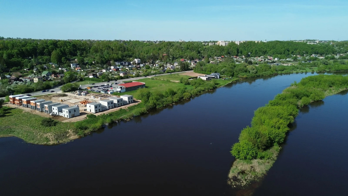 Naujas namas prie Neries