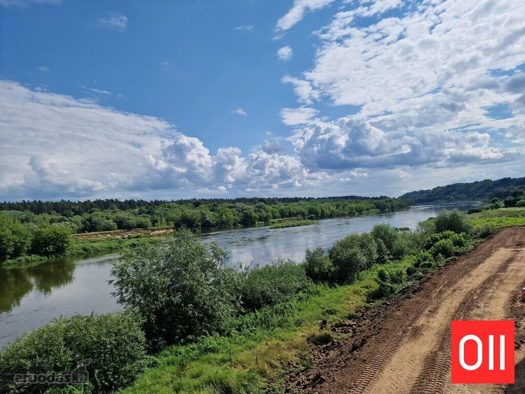 Namas su garažu prie Neries Kaune