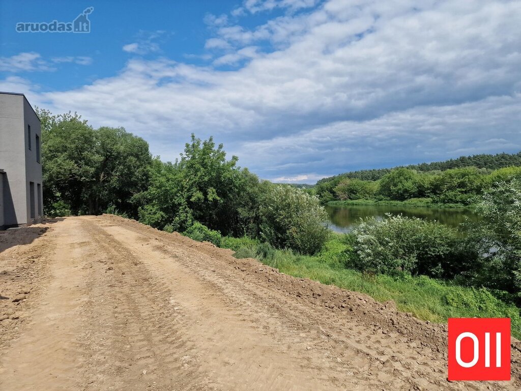 Namas su garažu prie Neries Kaune