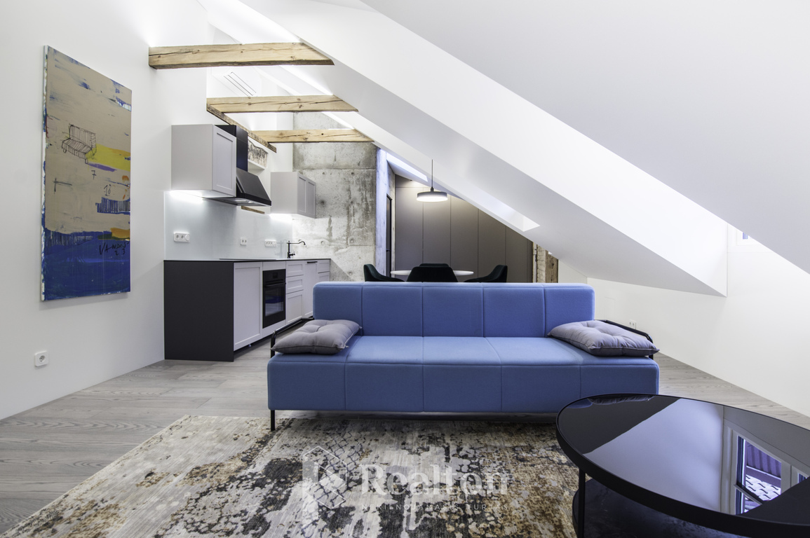 Nuomojamas stilingas 2 kambarių butas pačioje Vilniaus miesto širdyje, Šv. Mykolo g.!-image-270592112