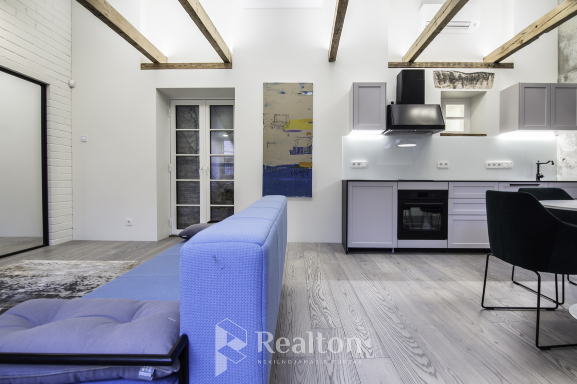 Nuomojamas stilingas 2 kambarių butas pačioje Vilniaus miesto širdyje, Šv. Mykolo g.!-image-270592116