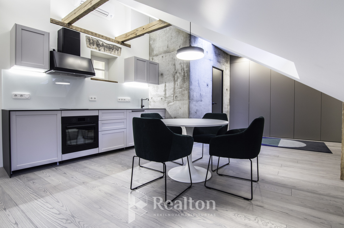 Nuomojamas stilingas 2 kambarių butas pačioje Vilniaus miesto širdyje, Šv. Mykolo g.!-image-270592117