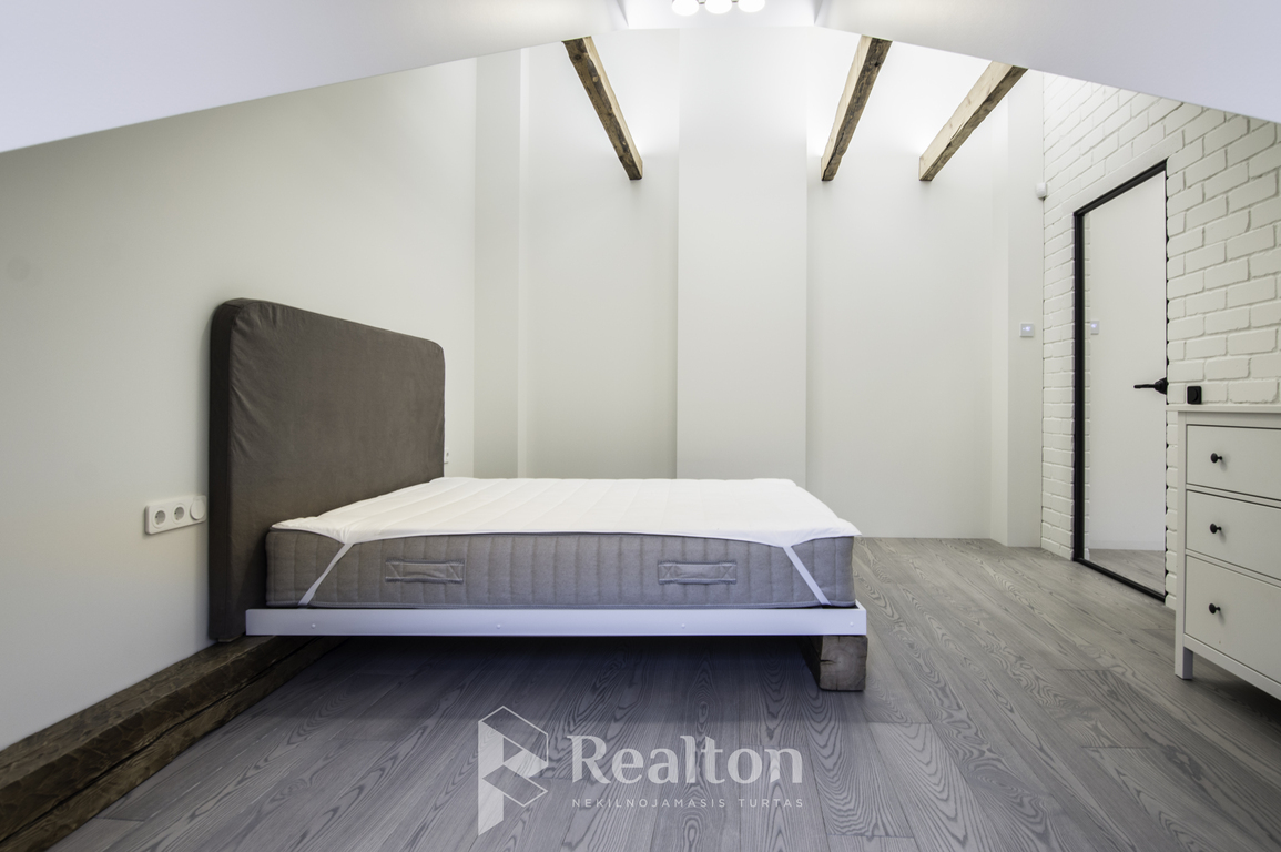 Nuomojamas stilingas 2 kambarių butas pačioje Vilniaus miesto širdyje, Šv. Mykolo g.!-image-270592122