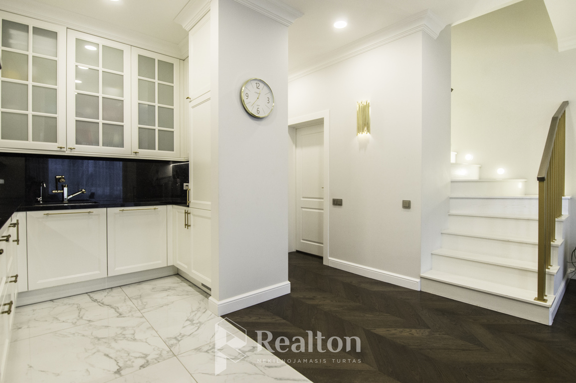 Parduodamas gerai įrengtas A+ sublokuotas namas Pavilnyje, Pranciškaus Petro Būčio g.!-image-270594298