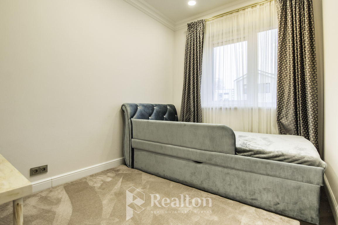 Parduodamas gerai įrengtas A+ sublokuotas namas Pavilnyje, Pranciškaus Petro Būčio g.!-image-270594316